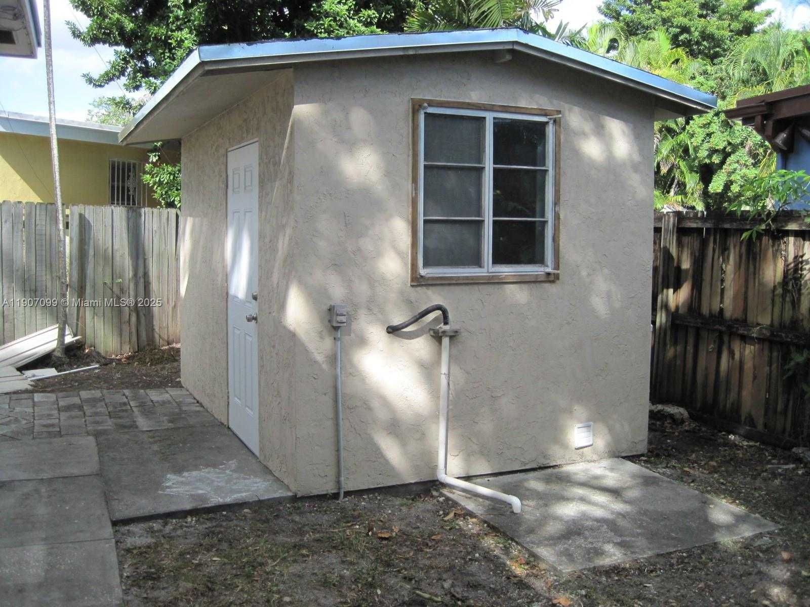 Small Image of 5661 SOUTH WEST 4TH ST #5661, Miami Number 17