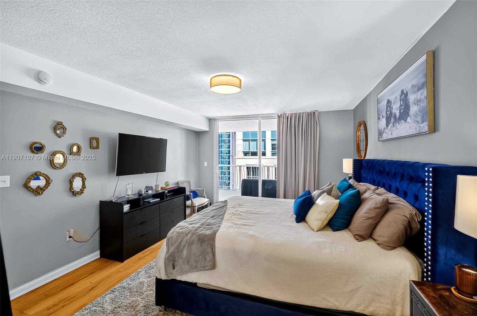 Small Image of 1200 BRICKELL BAY DR #3914, Miami Number 12