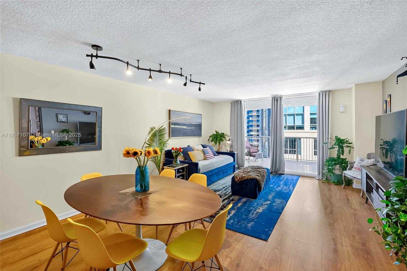 Small Image of 1200 BRICKELL BAY DR #3914, Miami Number 16