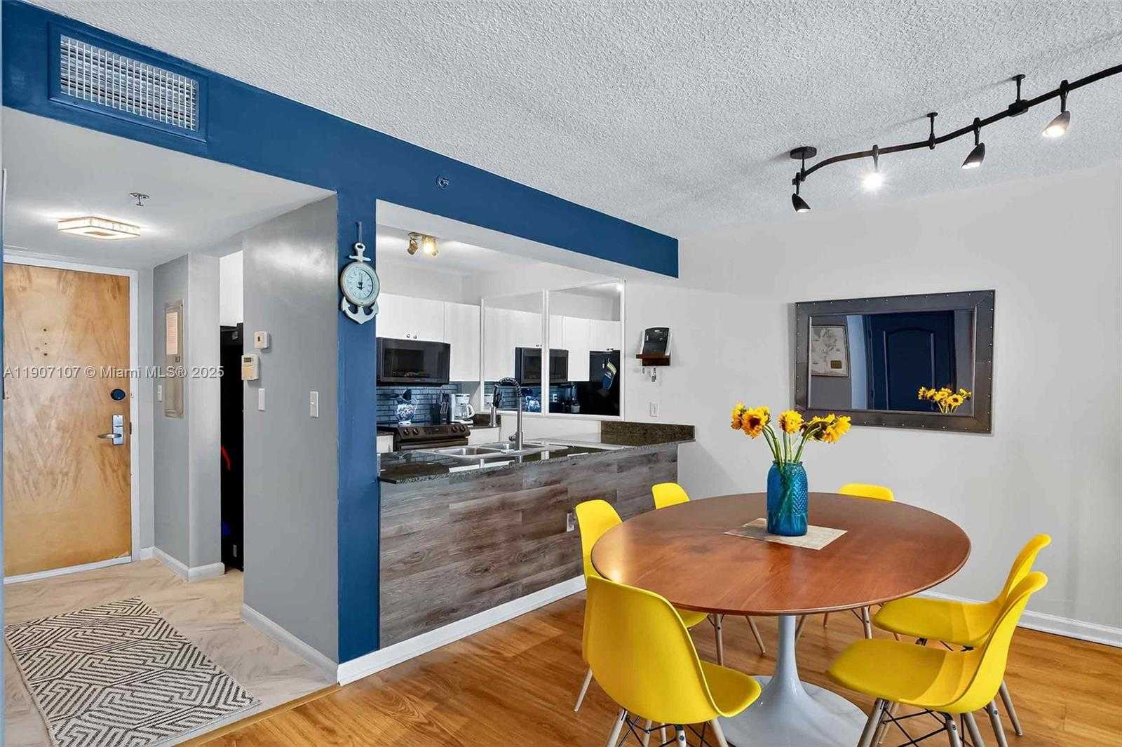 Small Image of 1200 BRICKELL BAY DR #3914, Miami Number 2