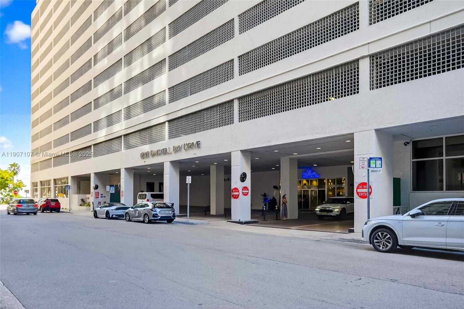 Small Image of 1200 BRICKELL BAY DR #3914, Miami Number 25
