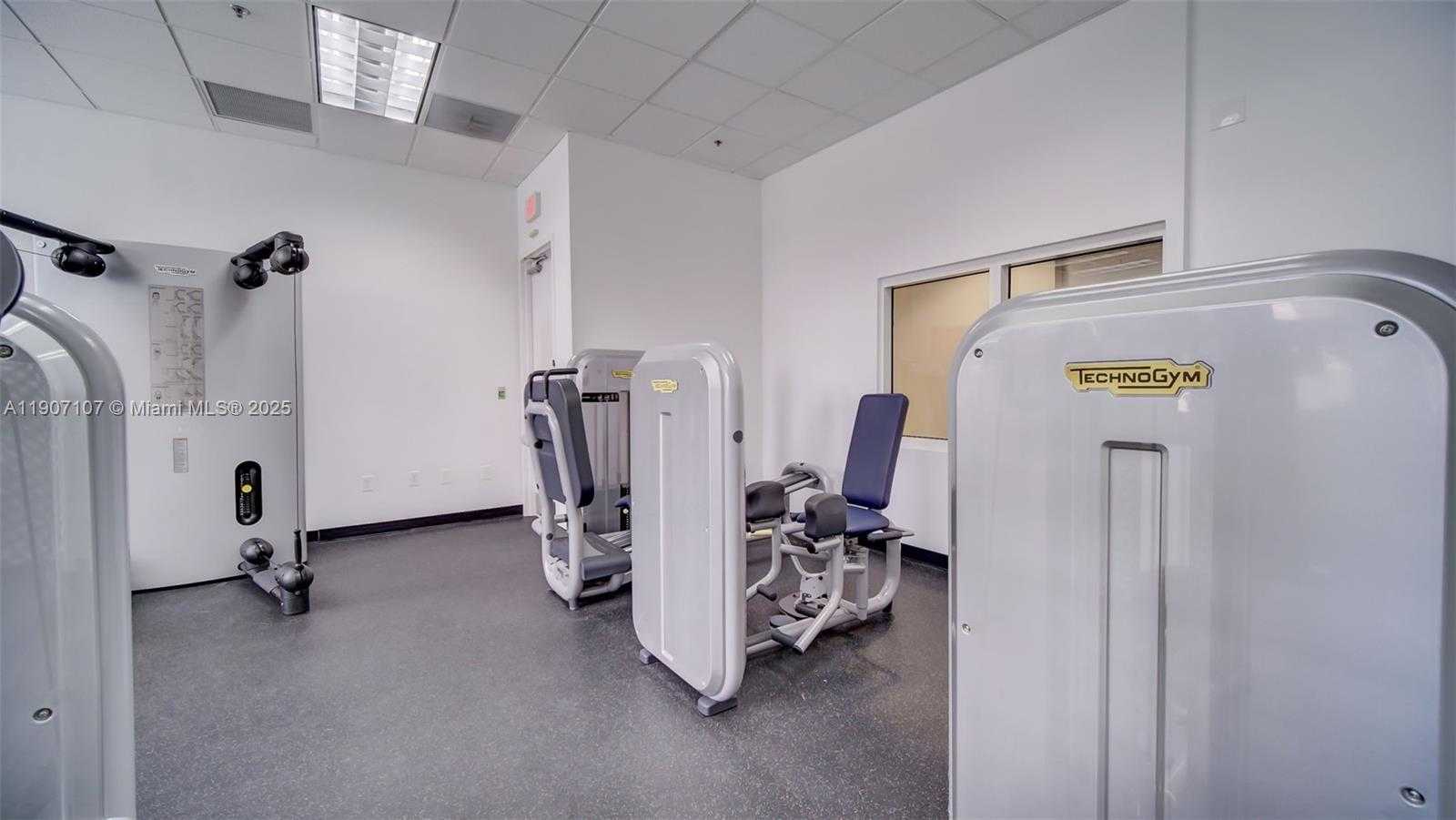 Small Image of 1200 BRICKELL BAY DR #3914, Miami Number 31