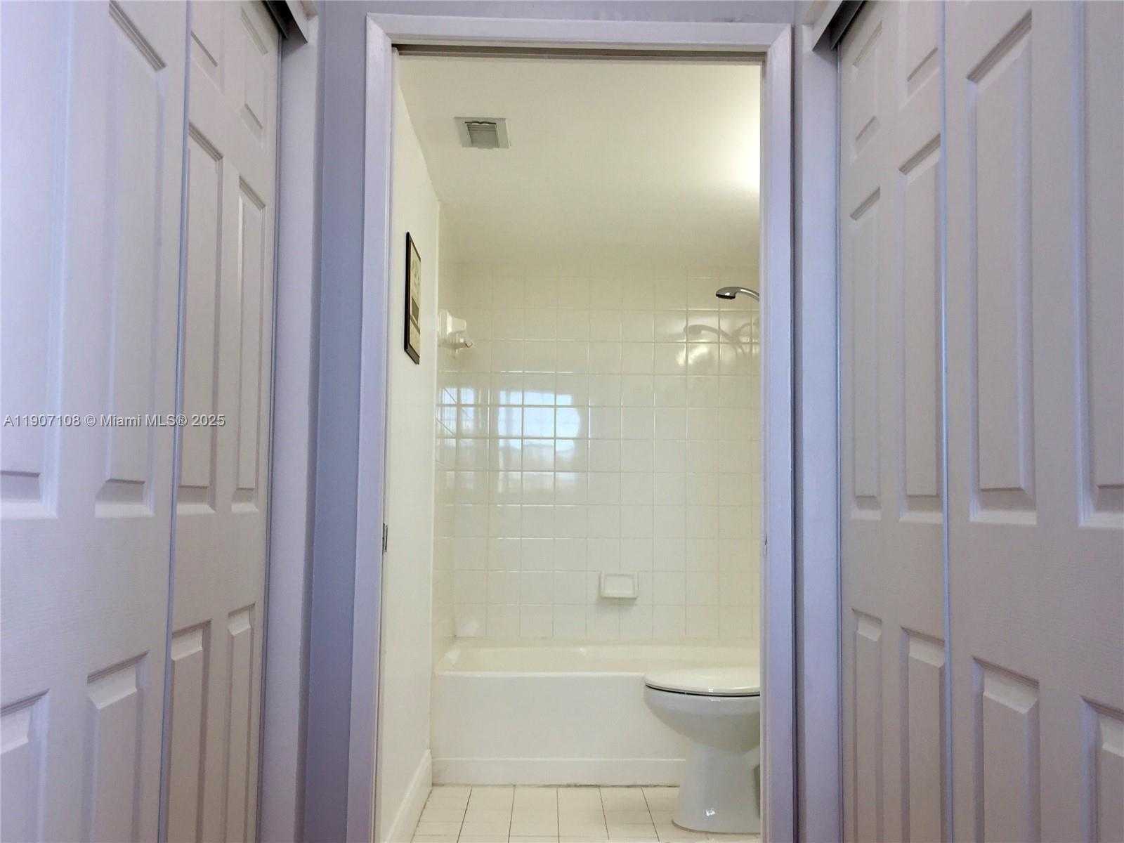 Small Image of 19555 EAST COUNTRY CLUB DR #8607, Aventura Number 8