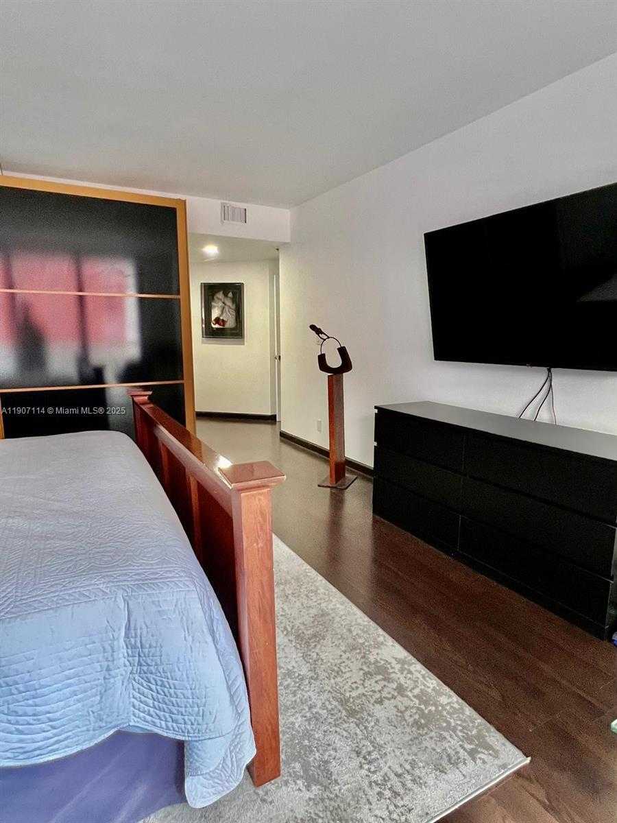 Small Image of 1581 BRICKELL AVE #2005, Miami Number 25