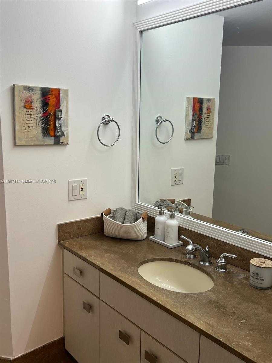 Small Image of 1581 BRICKELL AVE #2005, Miami Number 34