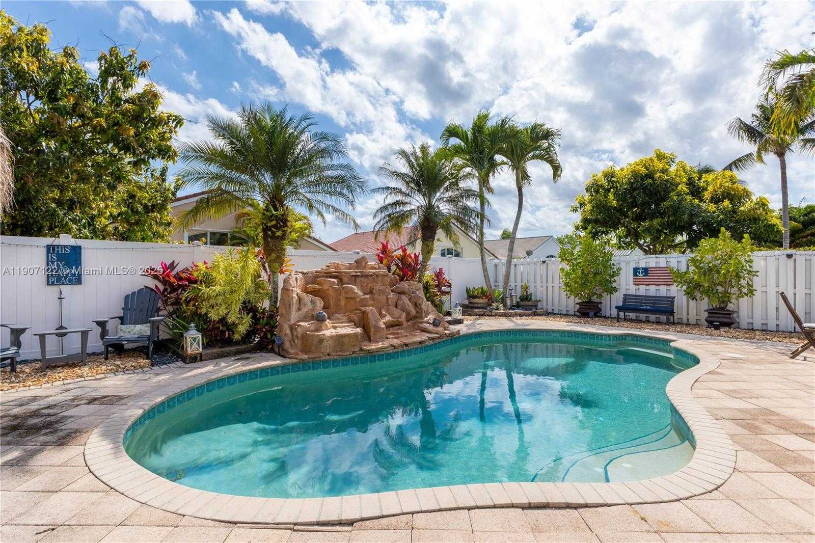 Small Image of 19146 NORTH WEST 24TH PL, Pembroke Pines Number 30