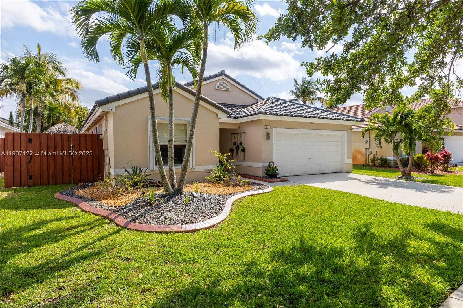 Small Image of 19146 NORTH WEST 24TH PL, Pembroke Pines Number 4