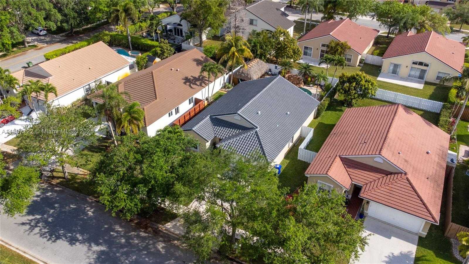 Small Image of 19146 NORTH WEST 24TH PL, Pembroke Pines Number 40