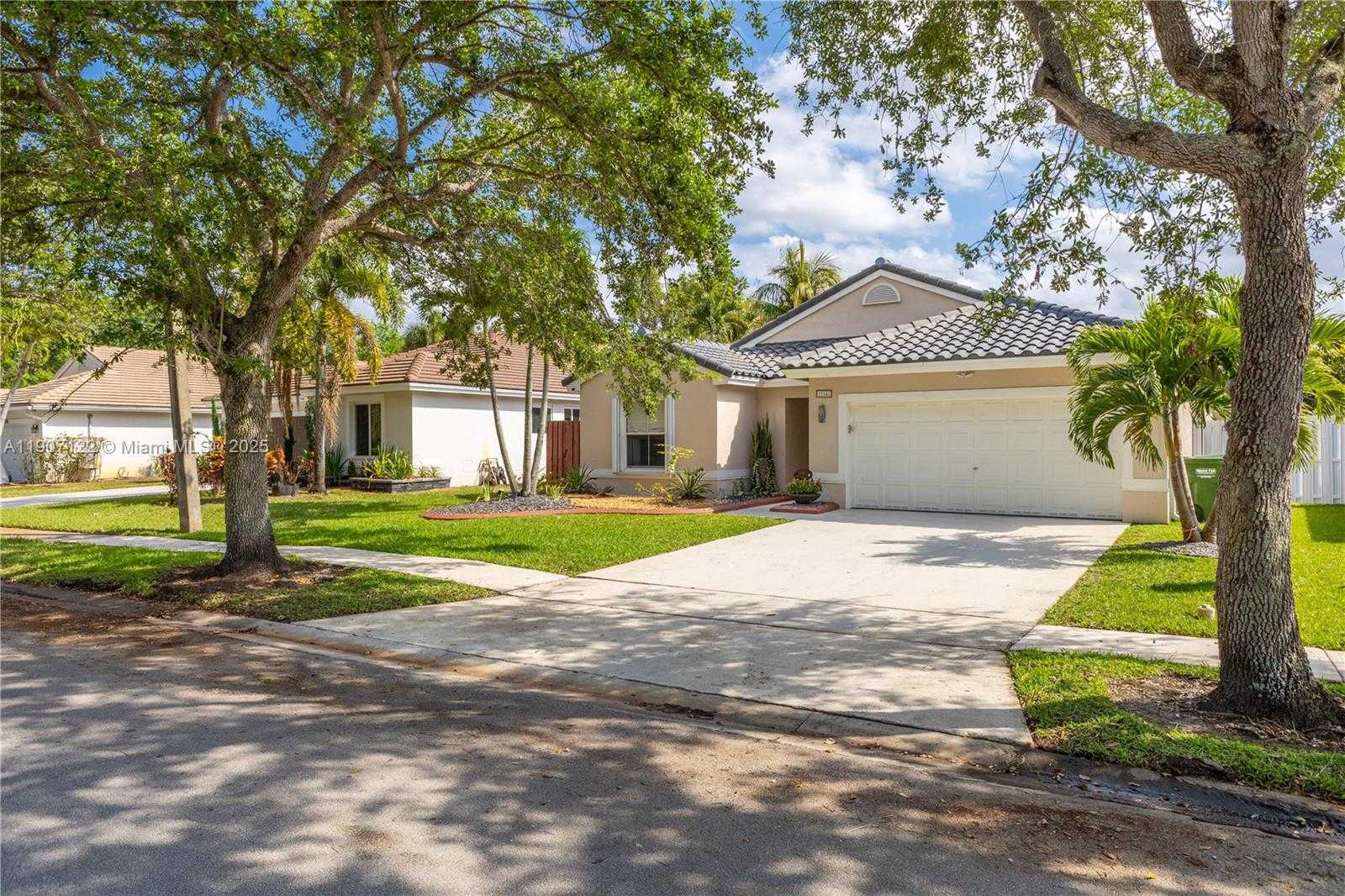 Small Image of 19146 NORTH WEST 24TH PL, Pembroke Pines Number 5