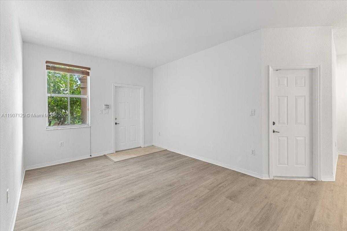 Small Image of 12482 SOUTH WEST 122ND ST, Miami Number 4