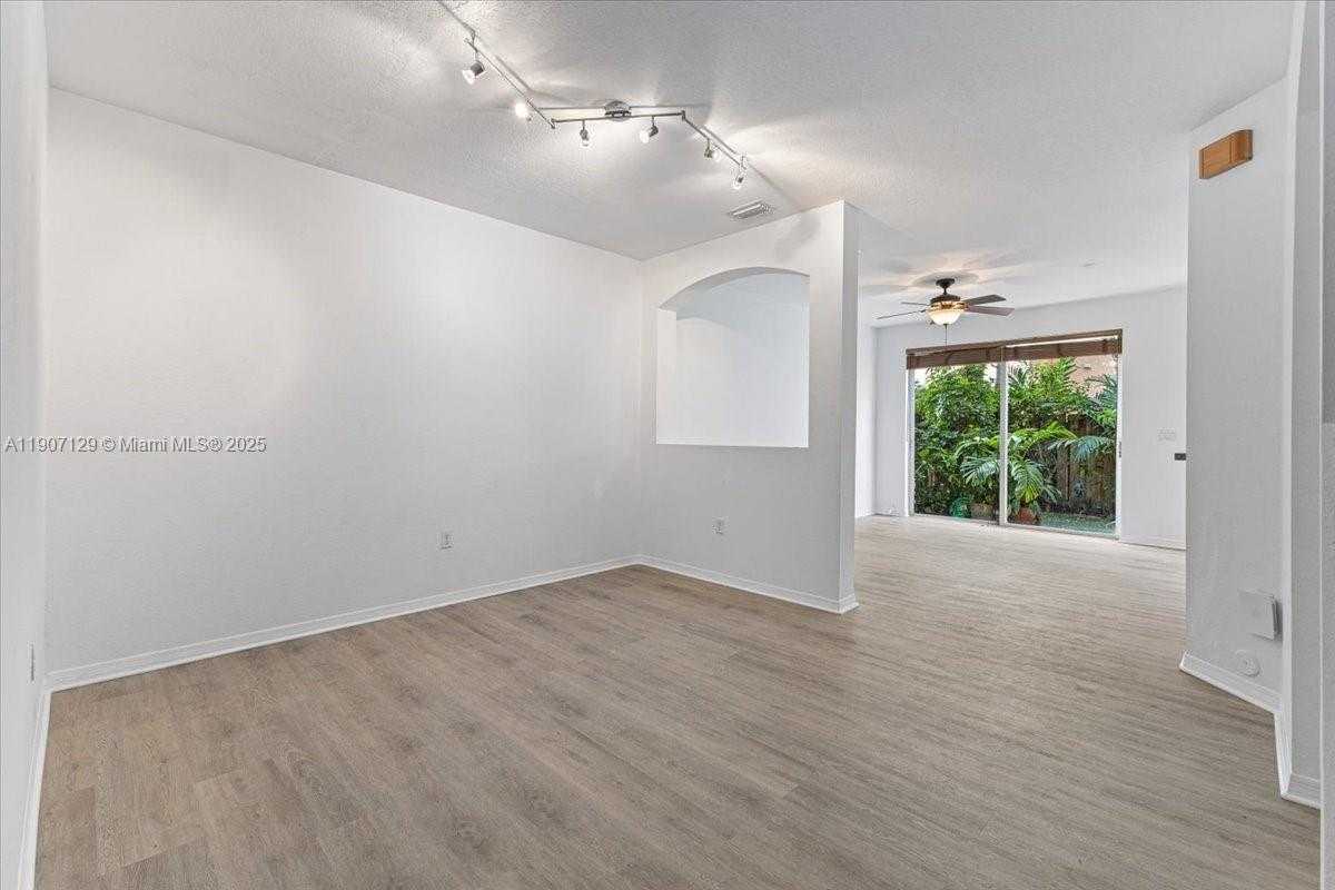 Small Image of 12482 SOUTH WEST 122ND ST, Miami Number 5