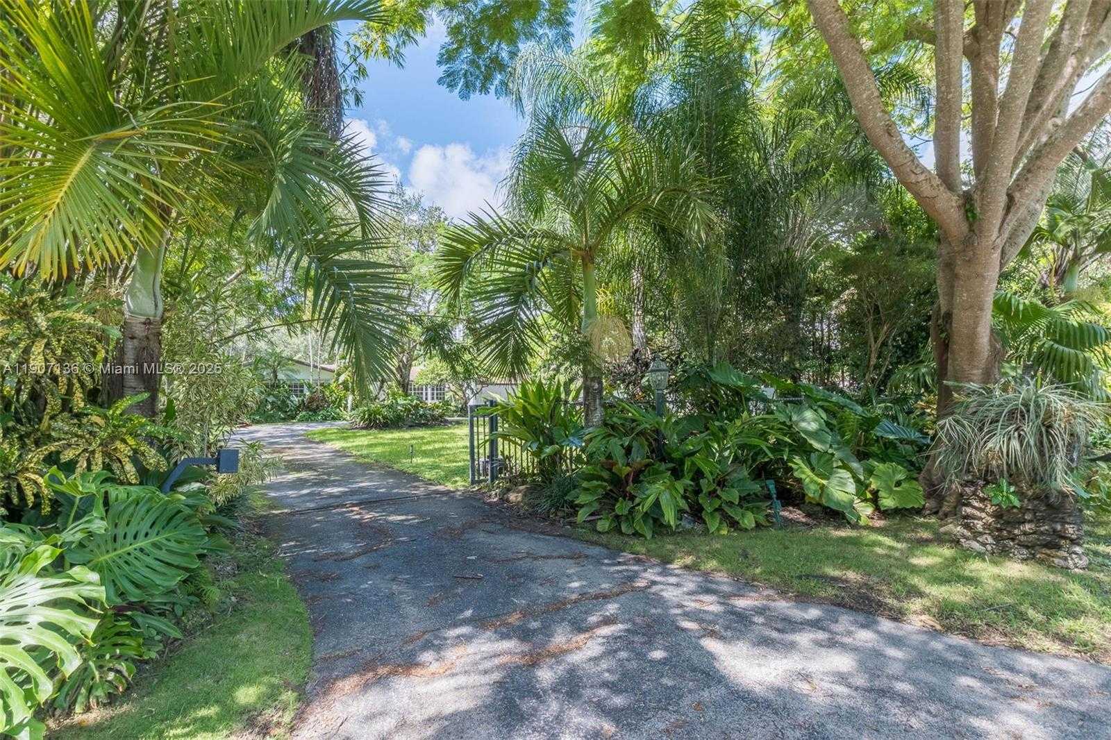 Small Image of 9240 SOUTH WEST 69TH CT, Pinecrest Number 2