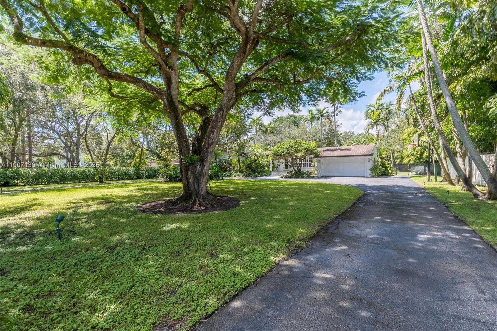 Small Image of 9240 SOUTH WEST 69TH CT, Pinecrest Number 27