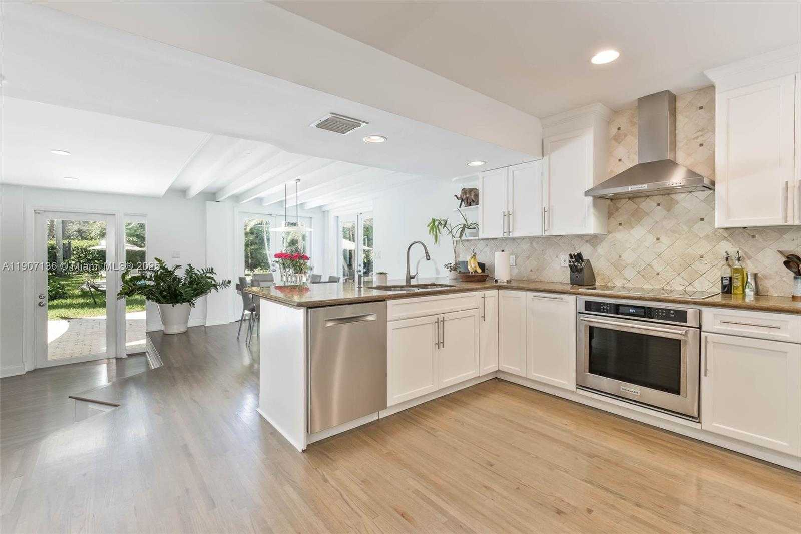 Small Image of 9240 SOUTH WEST 69TH CT, Pinecrest Number 8