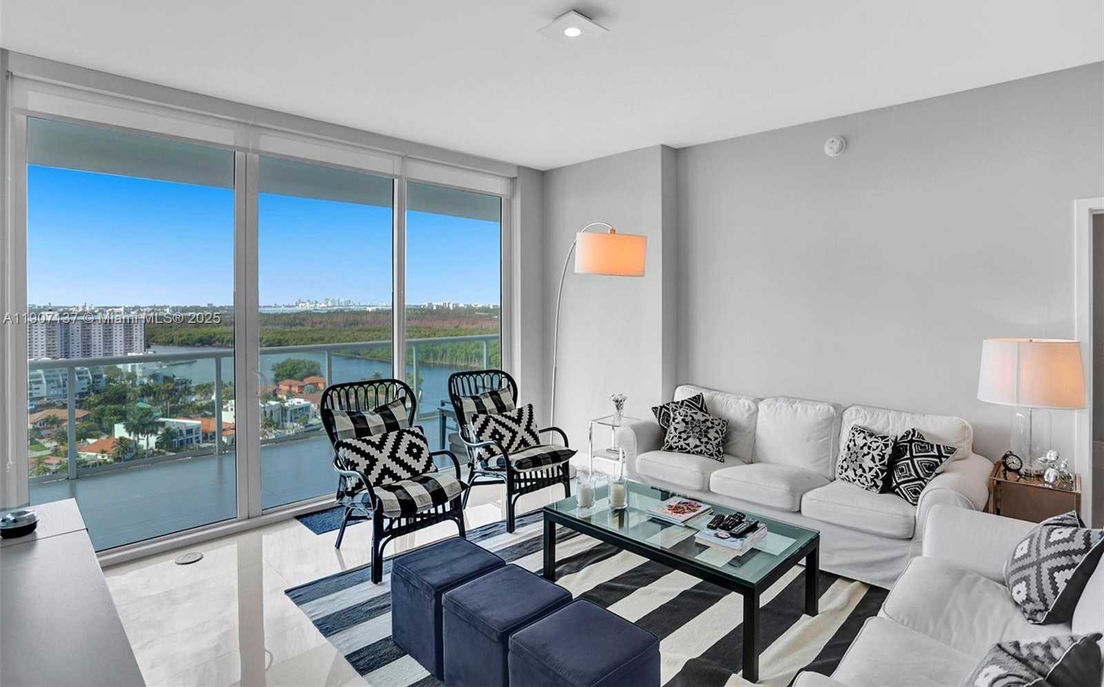 Imagen de Pequeño Objeto