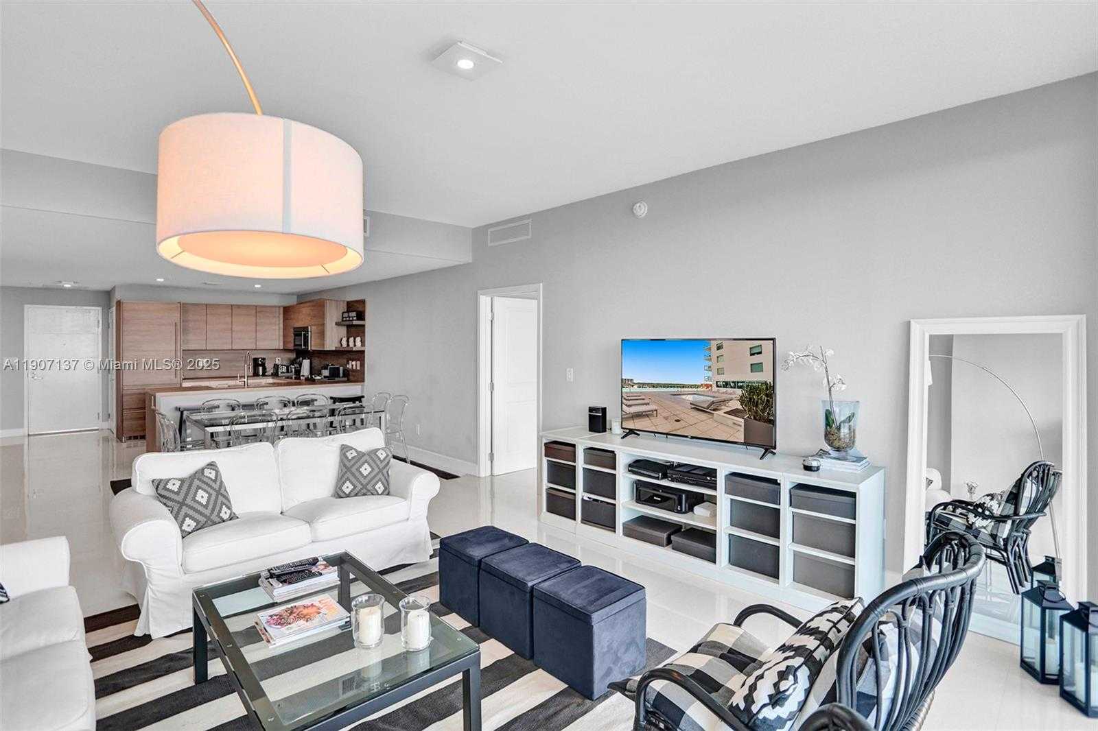 Imagen de Pequeño Objeto