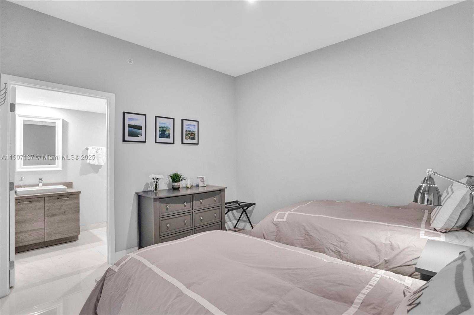 Imagen de Pequeño Objeto