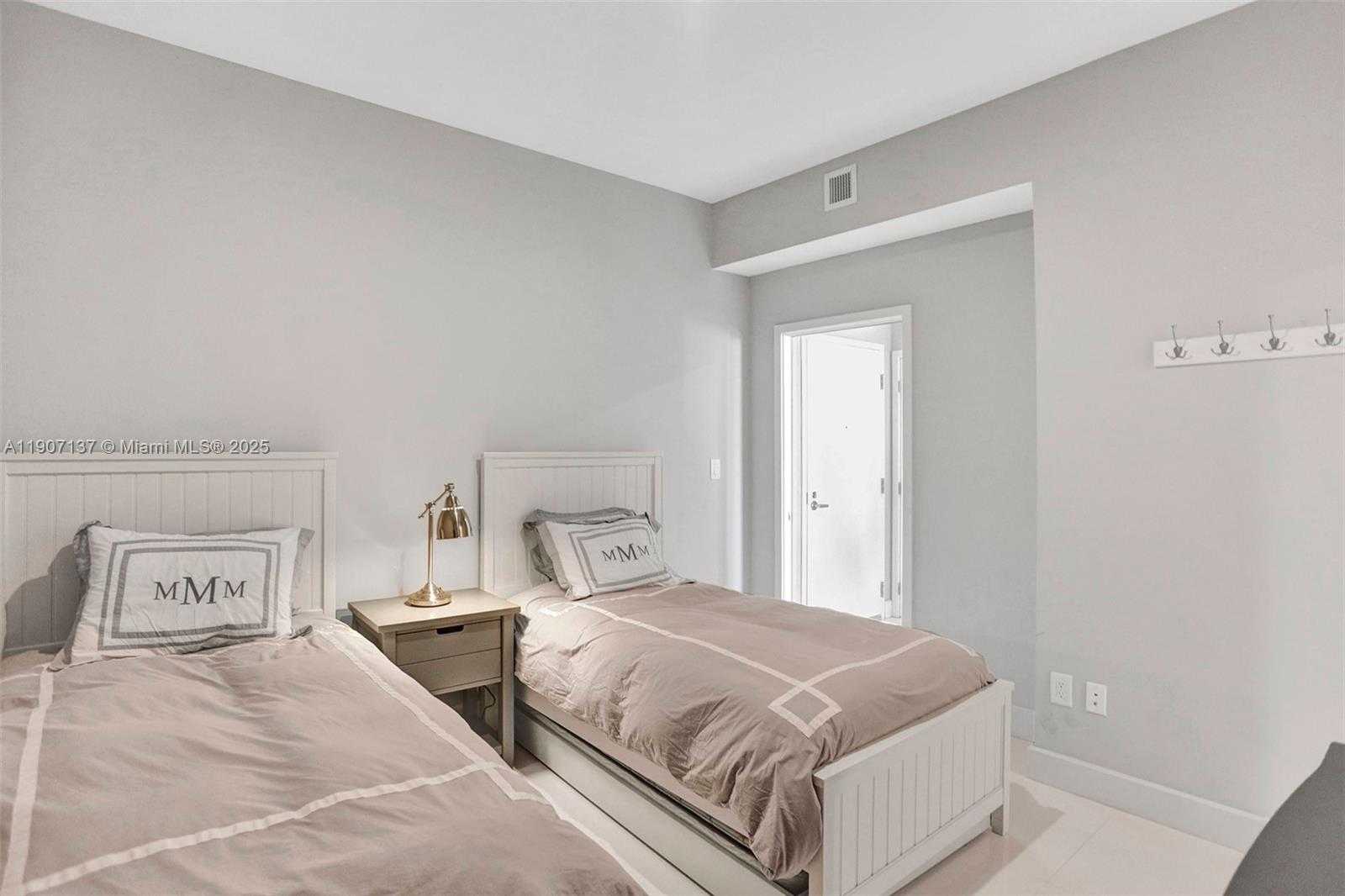 Imagen de Pequeño Objeto