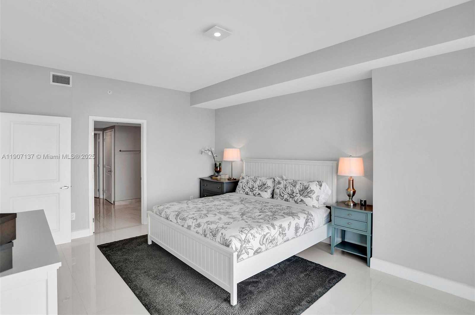 Imagen de Pequeño Objeto