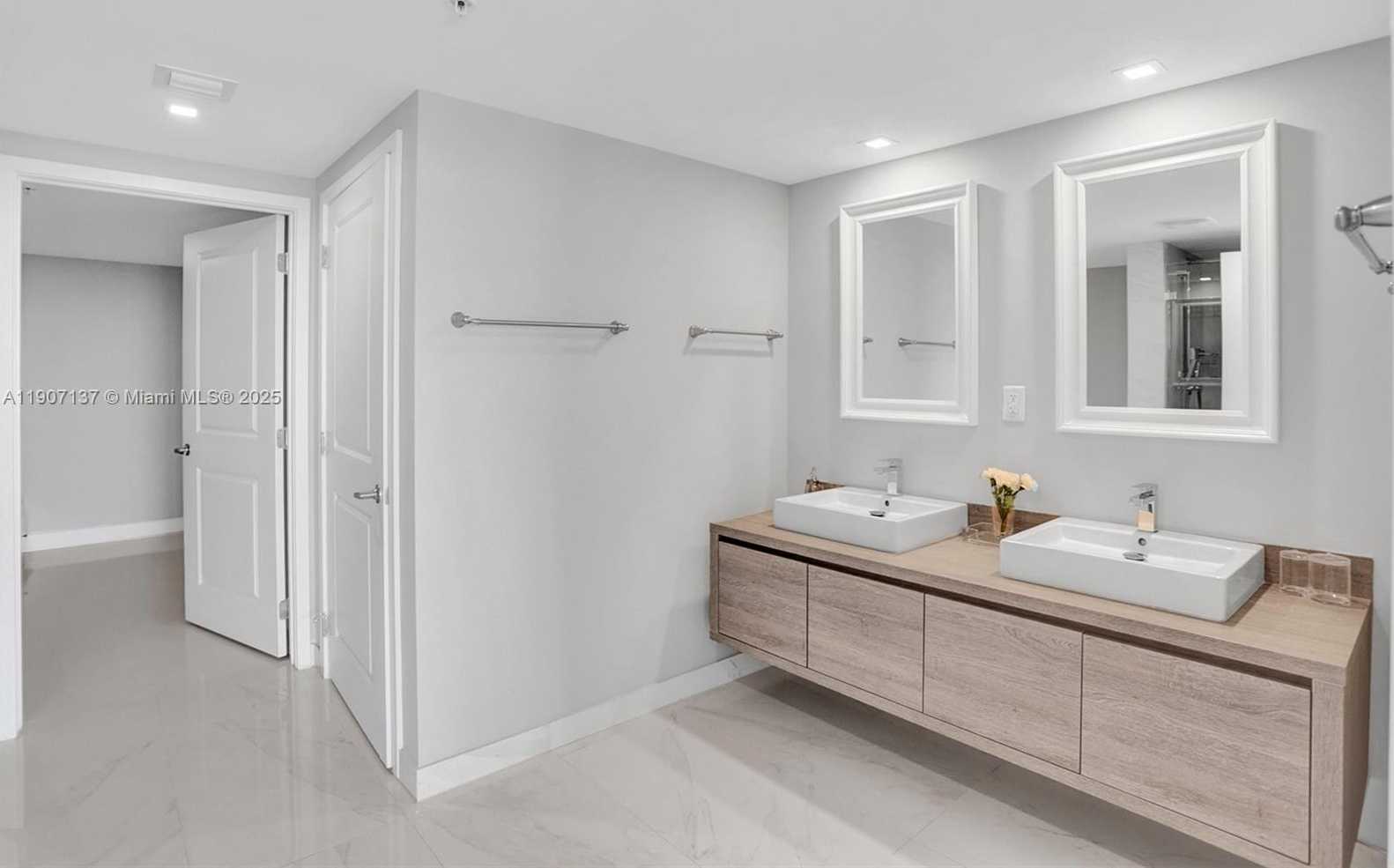 Imagen de Pequeño Objeto