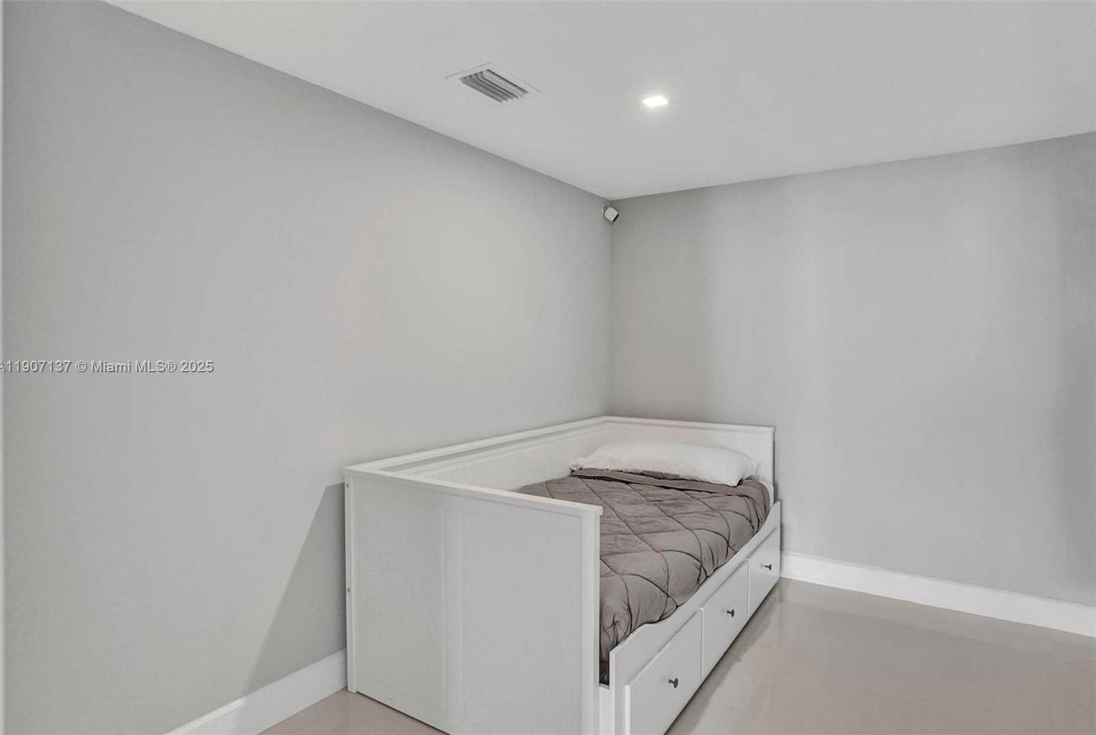 Imagen de Pequeño Objeto