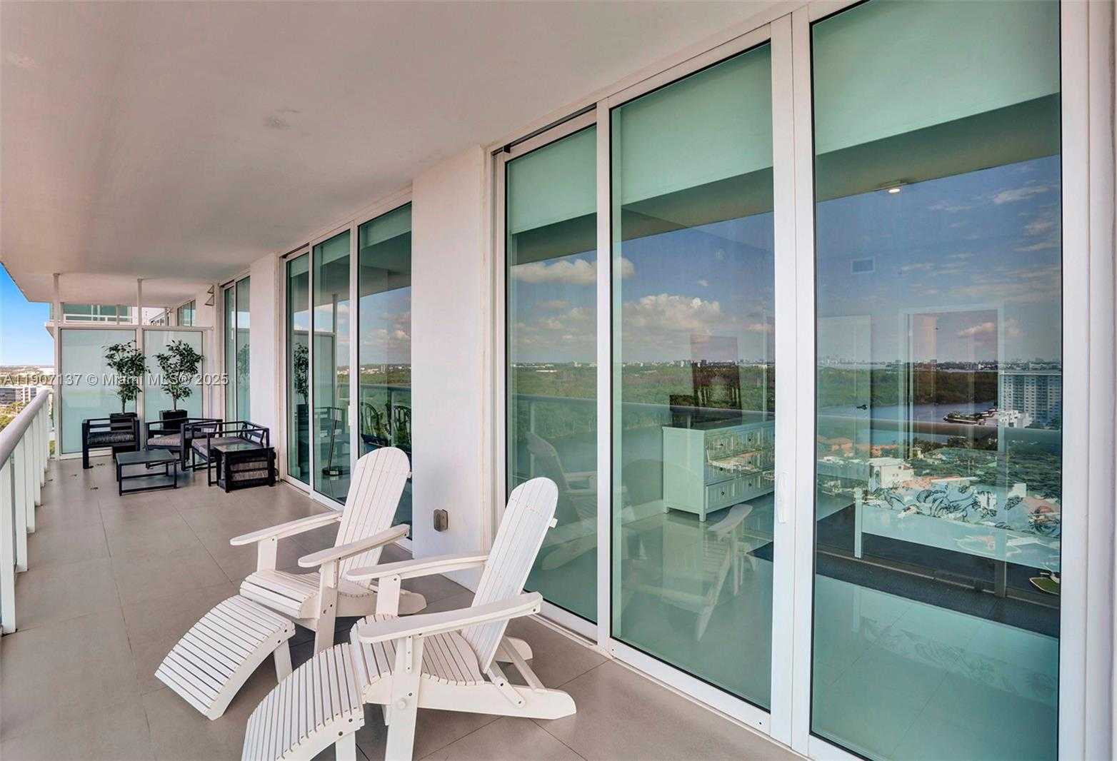 Imagen de Pequeño Objeto