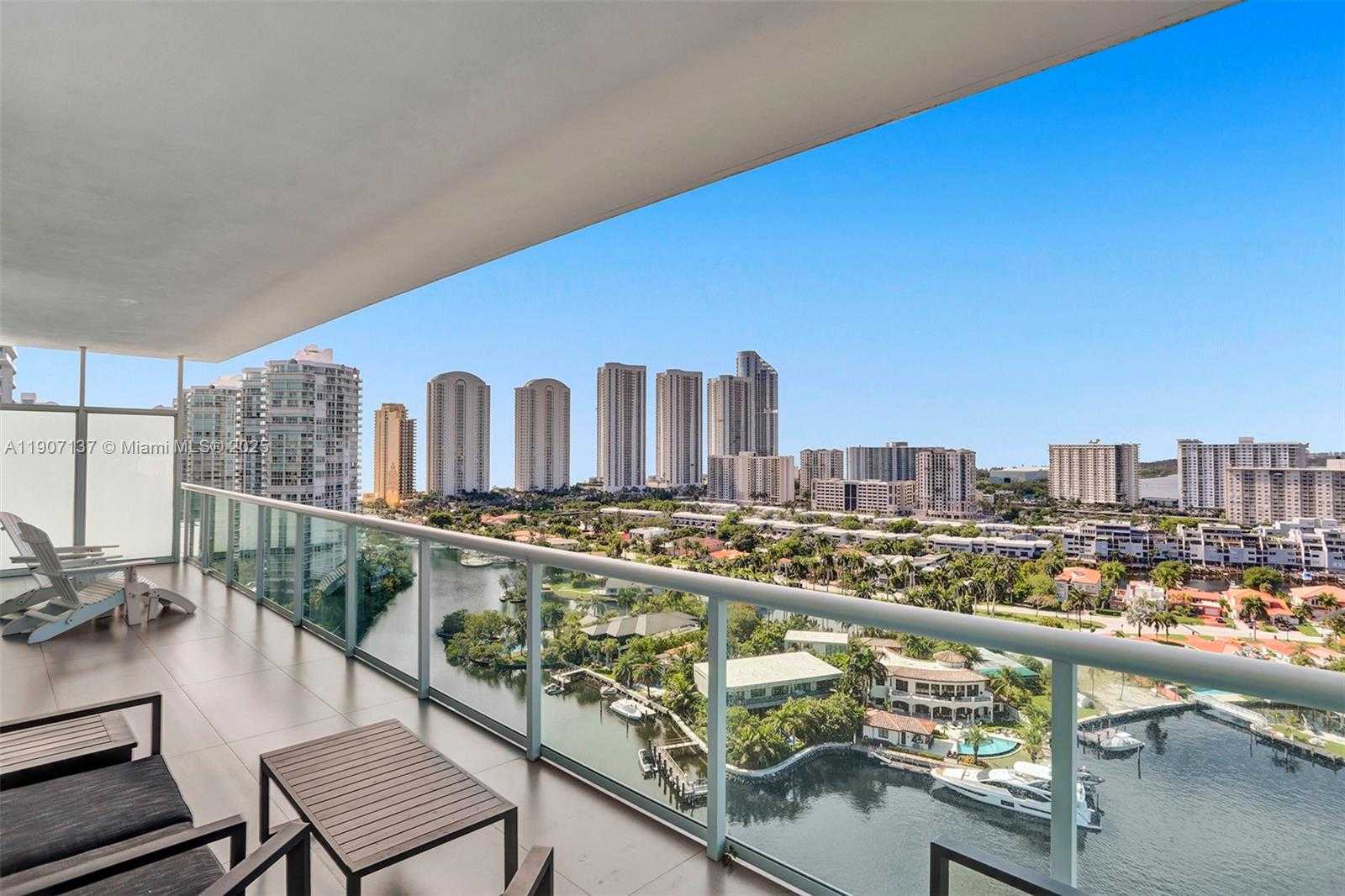 Imagen de Pequeño Objeto