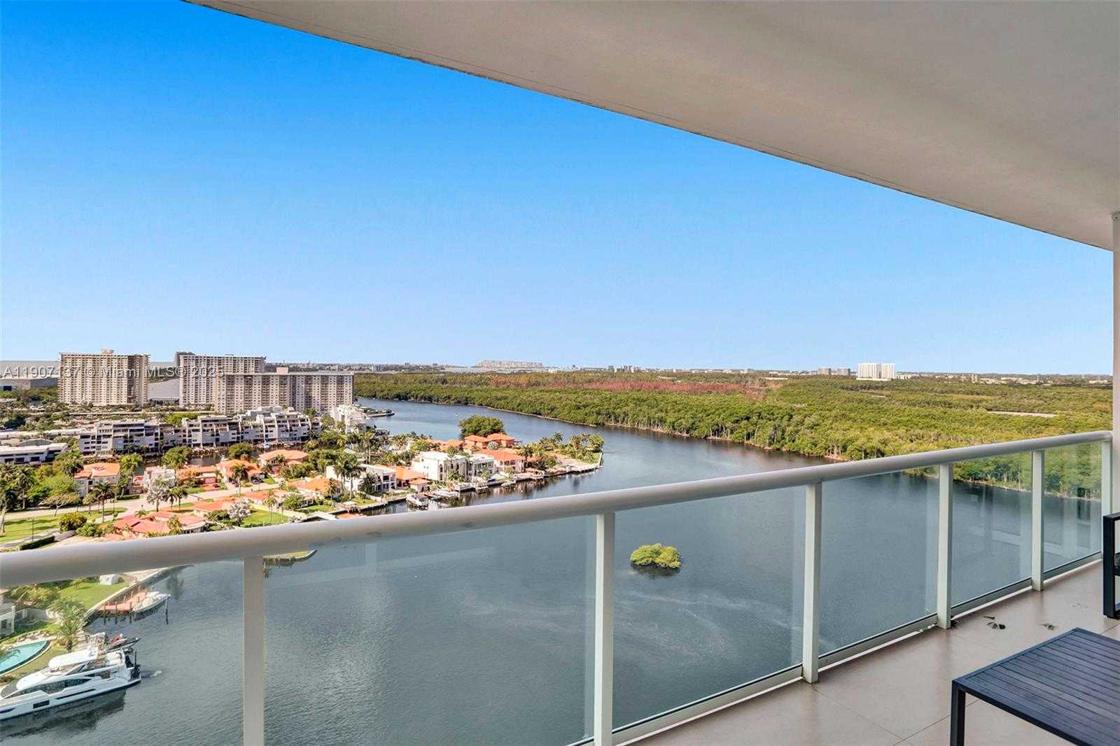 Imagen de Pequeño Objeto