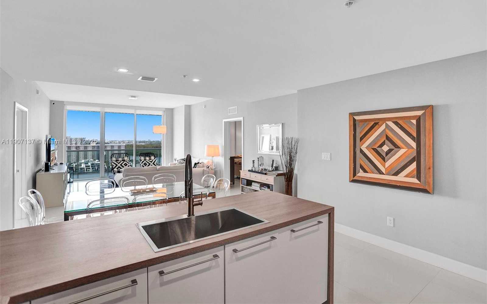 Imagen de Pequeño Objeto