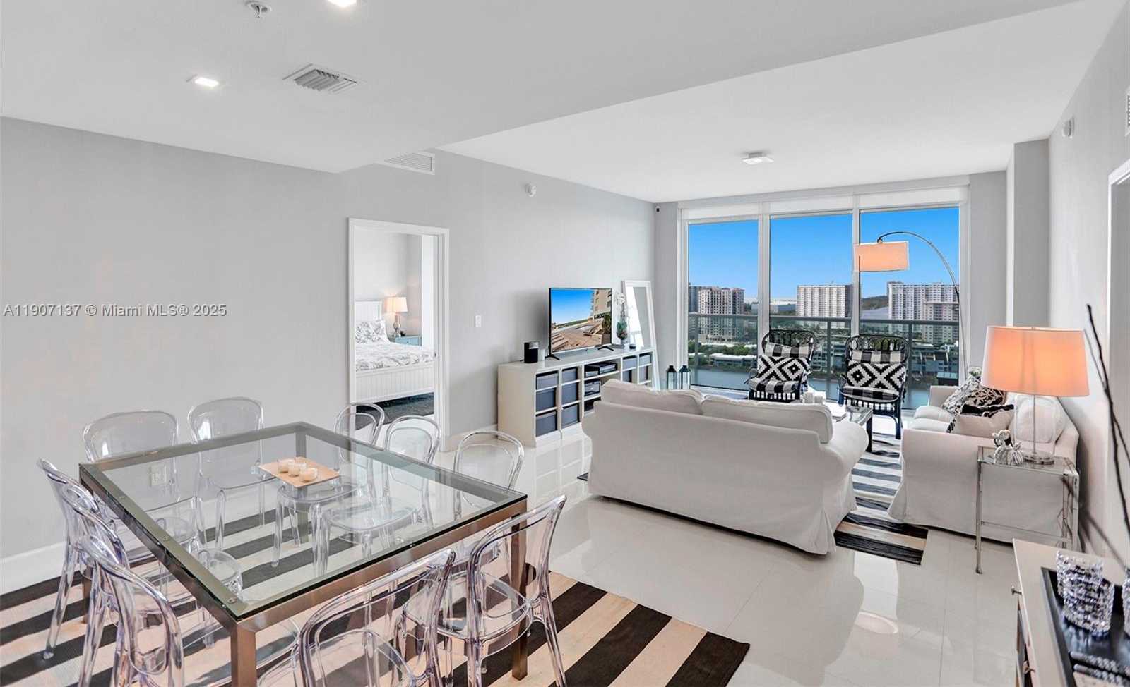 Imagen de Pequeño Objeto