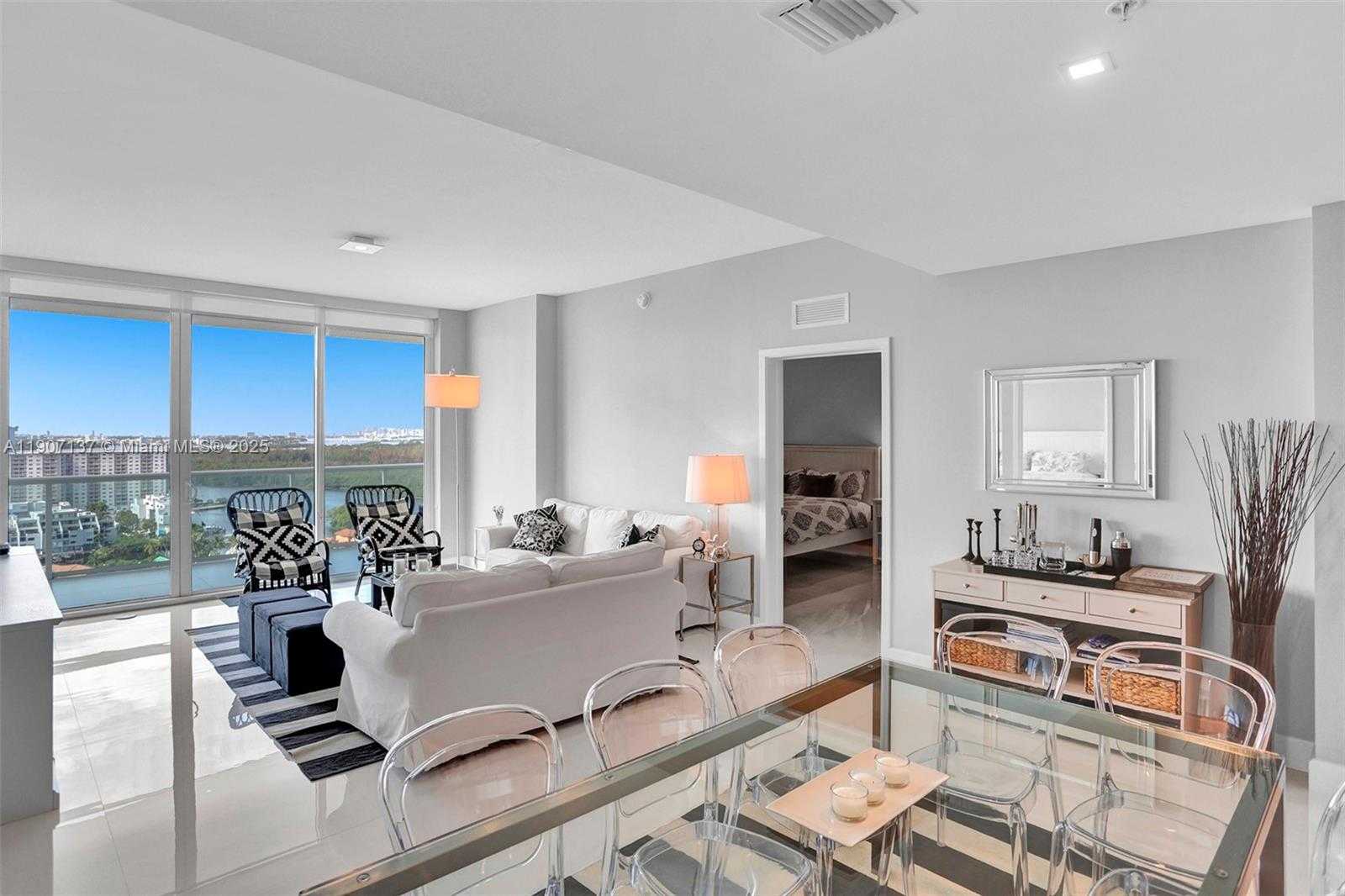 Imagen de Pequeño Objeto