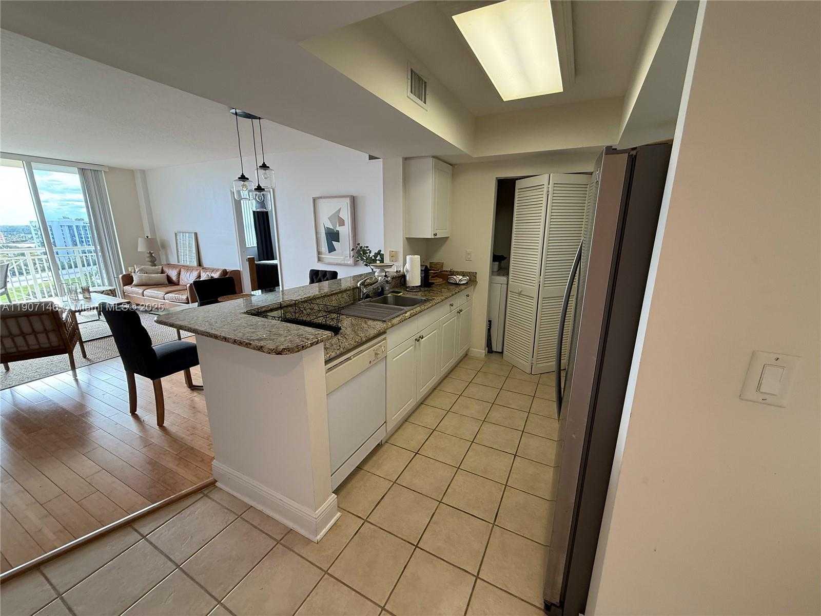 Small Image of 19501 WEST COUNTRY CLUB DR #1405, Aventura Number 5