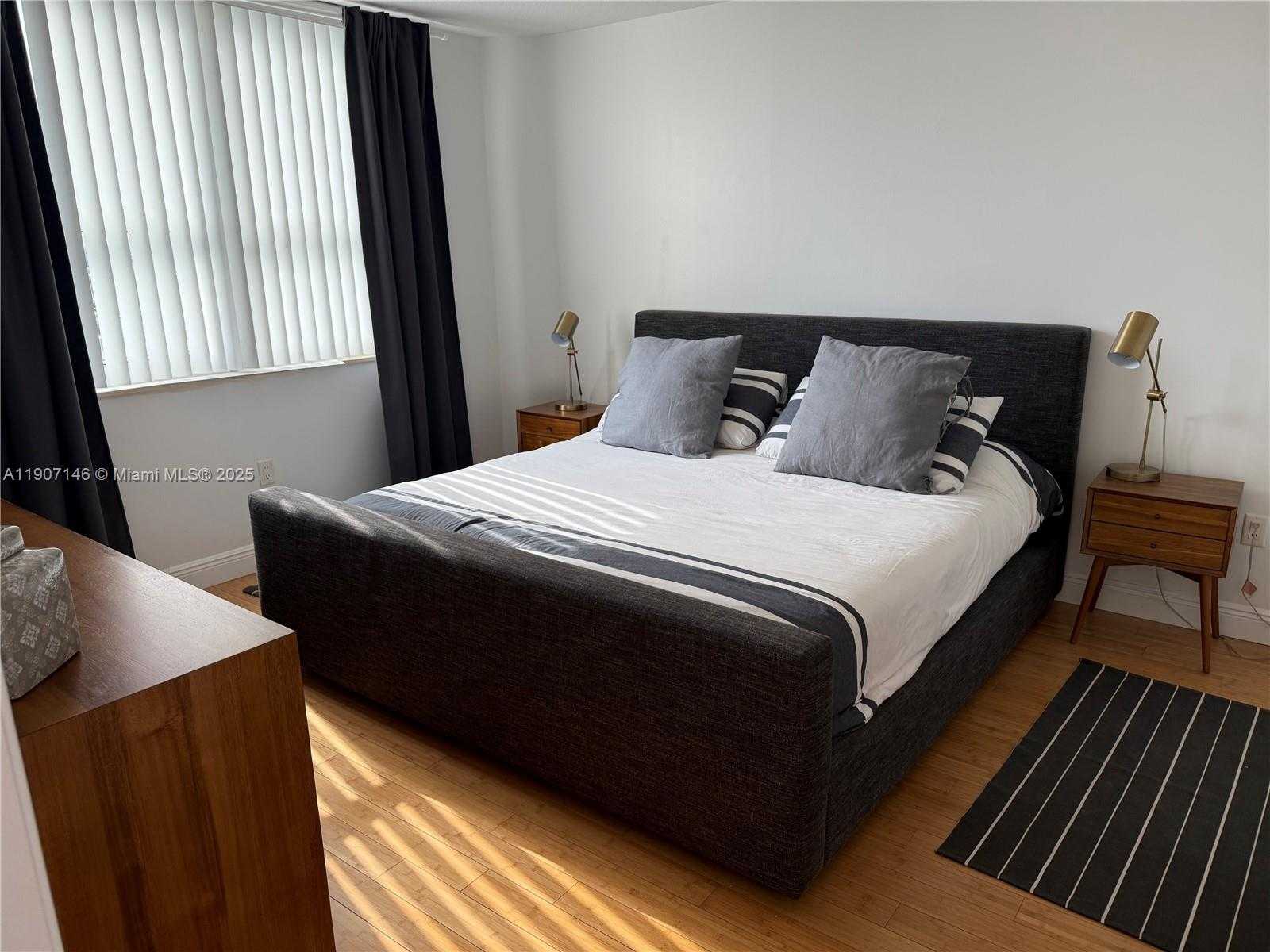 Small Image of 19501 WEST COUNTRY CLUB DR #1405, Aventura Number 7