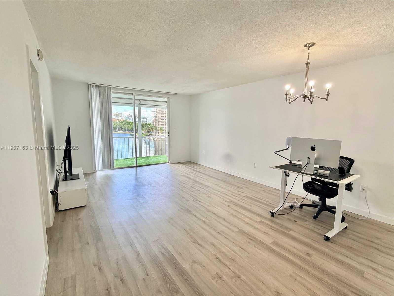 Small Image of 2999 POINT EAST DR #C611, Aventura Number 4