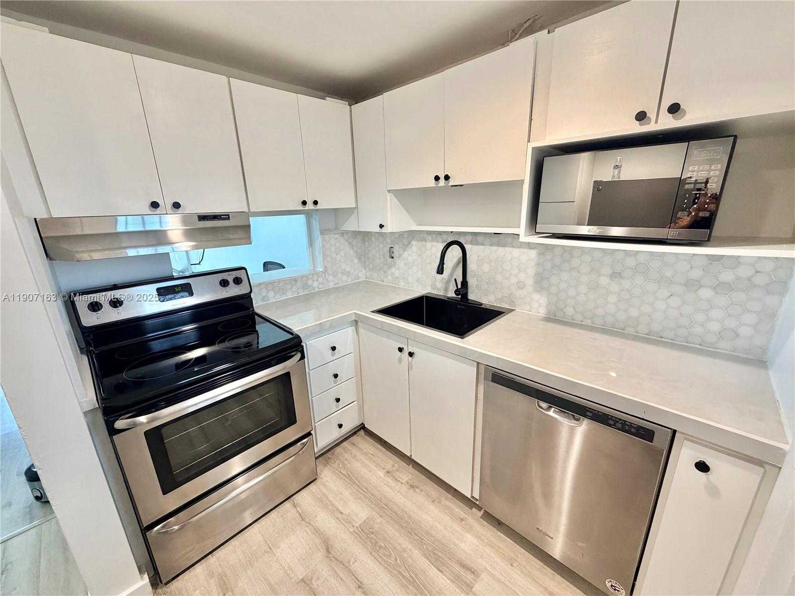 Small Image of 2999 POINT EAST DR #C611, Aventura Number 6