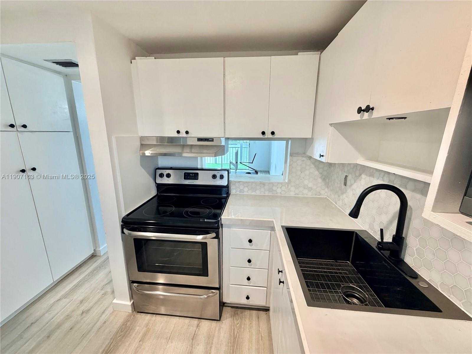 Small Image of 2999 POINT EAST DR #C611, Aventura Number 7