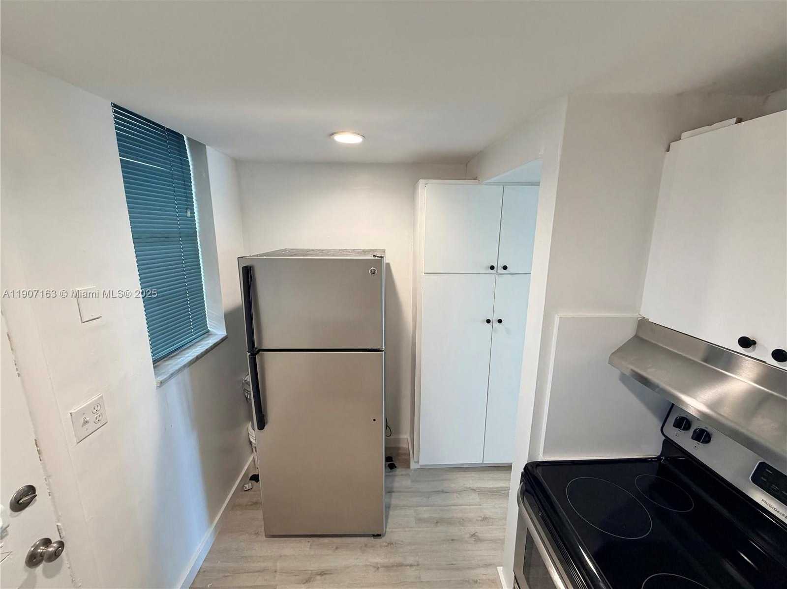 Small Image of 2999 POINT EAST DR #C611, Aventura Number 8