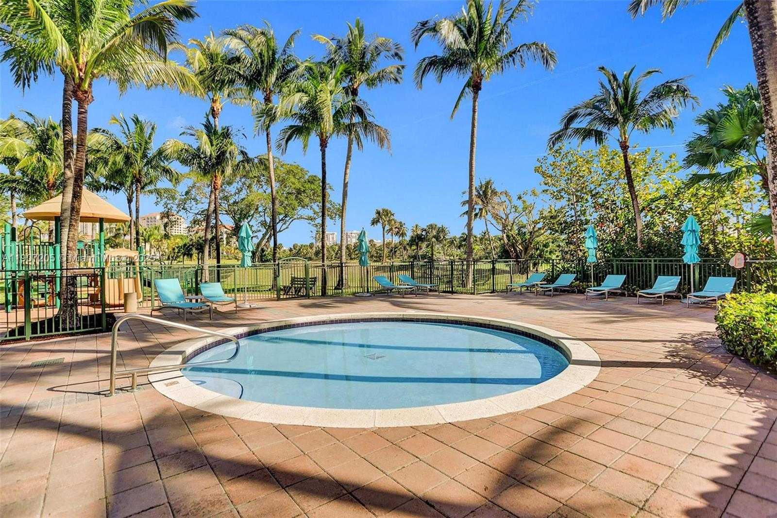 Small Image of 19501 WEST COUNTRY CLUB DR #2507, Aventura Number 4