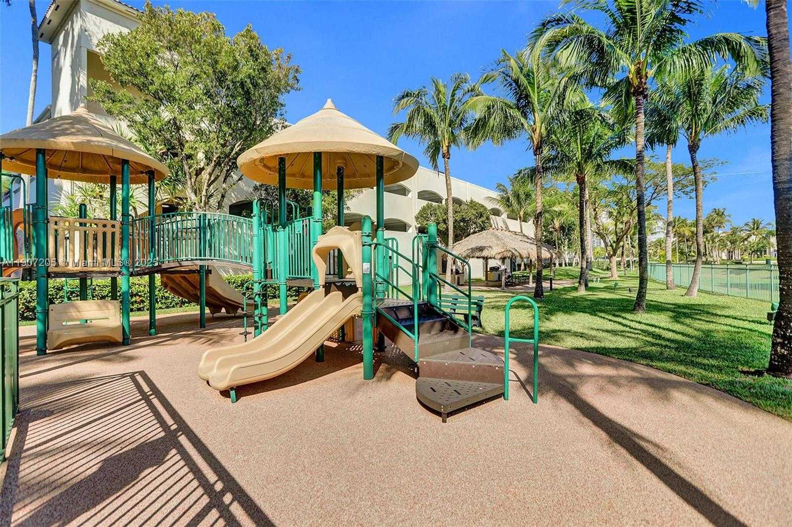 Small Image of 19501 WEST COUNTRY CLUB DR #2507, Aventura Number 5