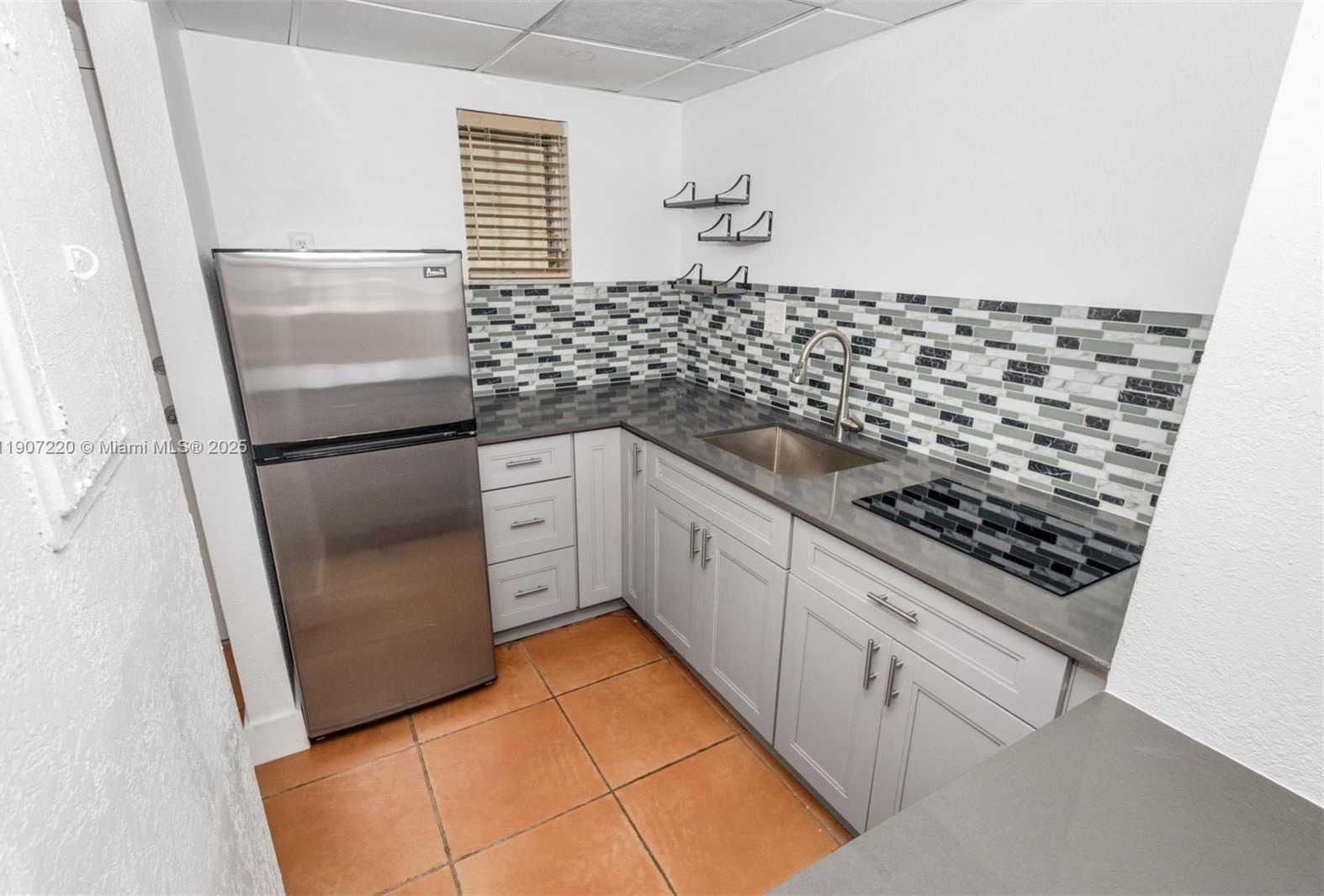 Small Image of 4747 COLLINS AVE #PH04, Miami Beach Number 4