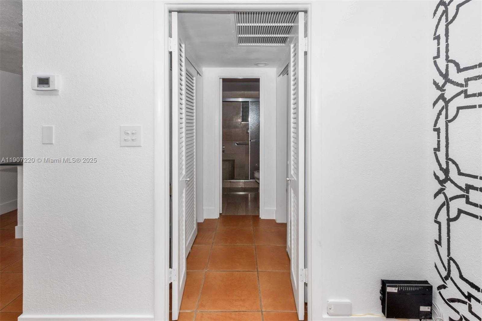 Small Image of 4747 COLLINS AVE #PH04, Miami Beach Number 5