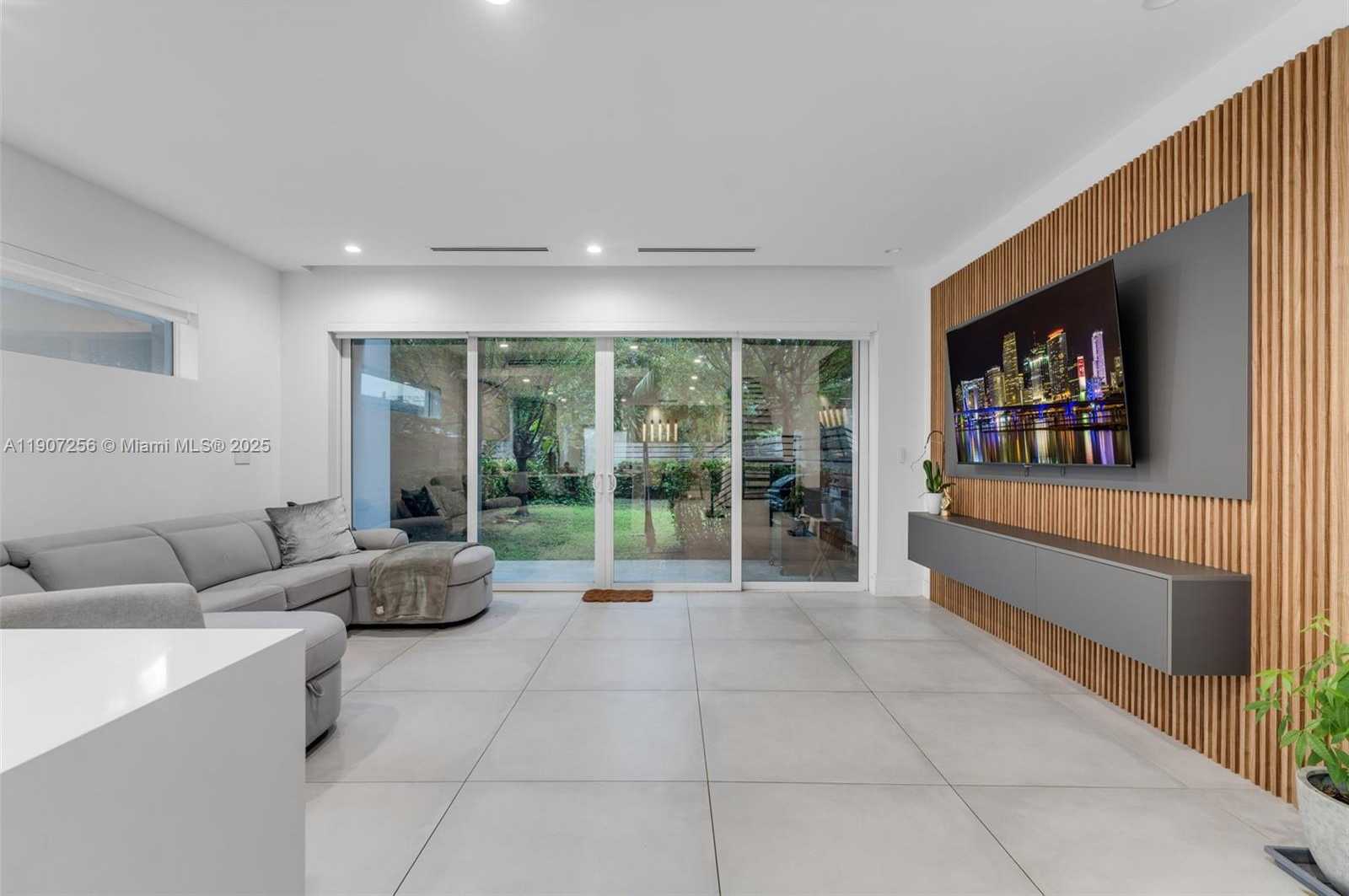 Small Image of 3048 SOUTH WEST 18TH ST #3048, Miami Number 10