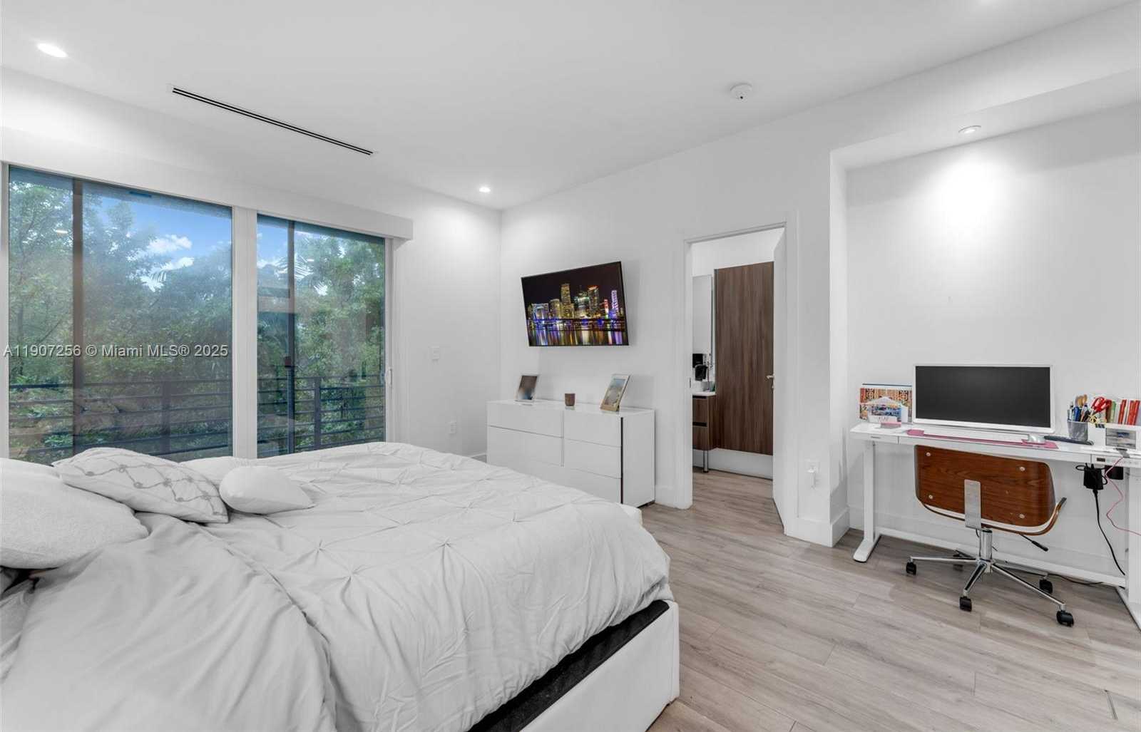 Small Image of 3048 SOUTH WEST 18TH ST #3048, Miami Number 17