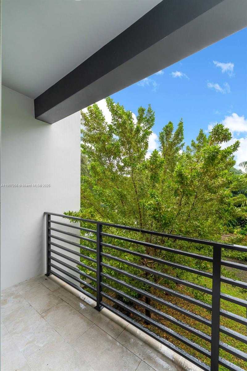 Small Image of 3048 SOUTH WEST 18TH ST #3048, Miami Number 21