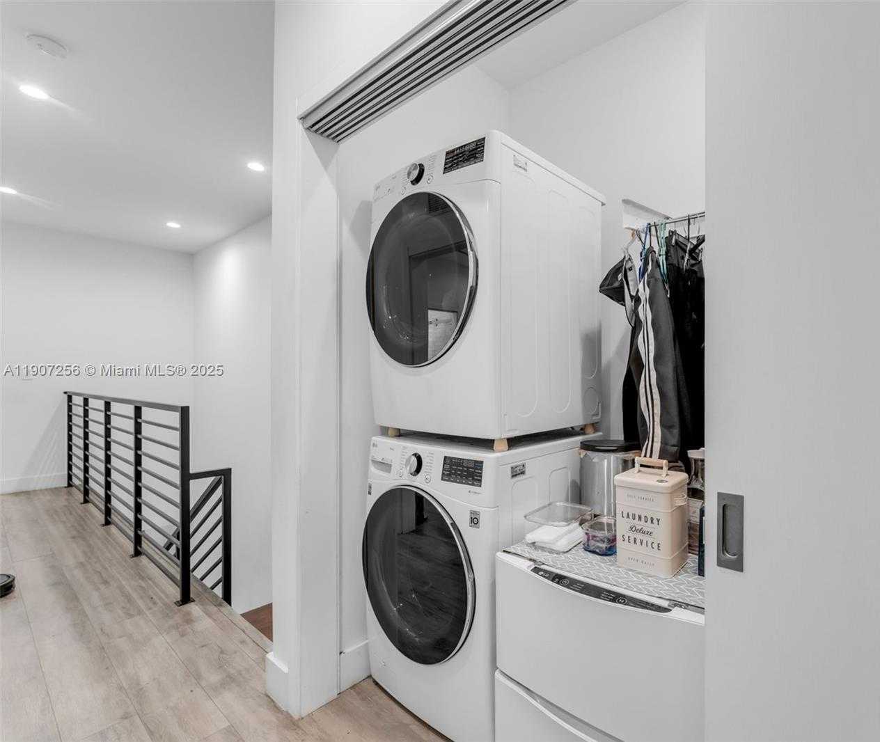 Small Image of 3048 SOUTH WEST 18TH ST #3048, Miami Number 22