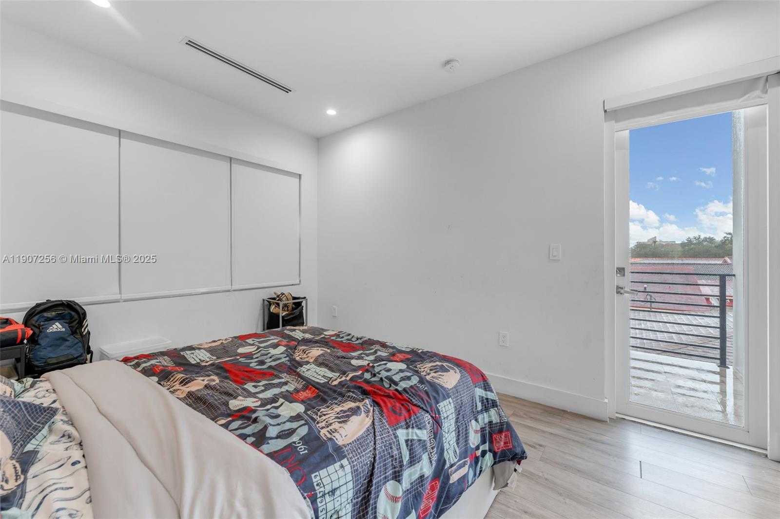 Small Image of 3048 SOUTH WEST 18TH ST #3048, Miami Number 25