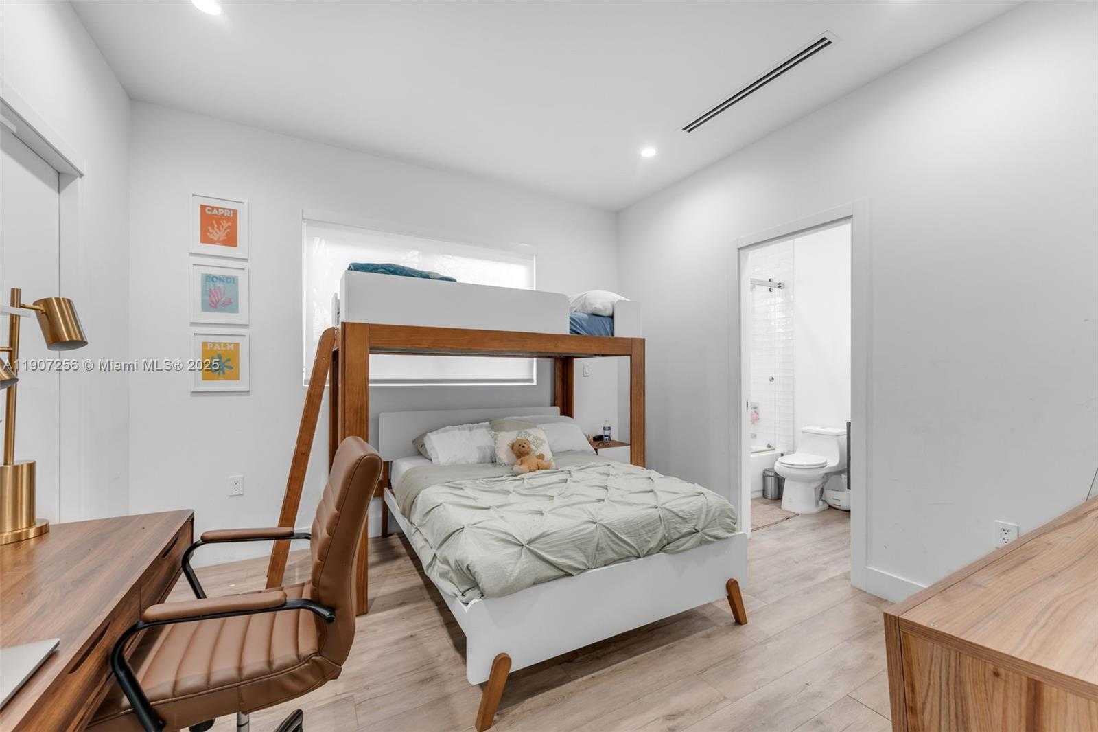 Small Image of 3048 SOUTH WEST 18TH ST #3048, Miami Number 30