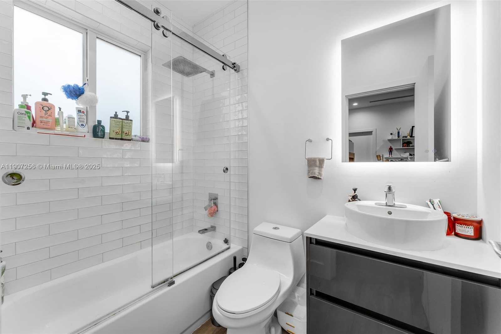 Small Image of 3048 SOUTH WEST 18TH ST #3048, Miami Number 31