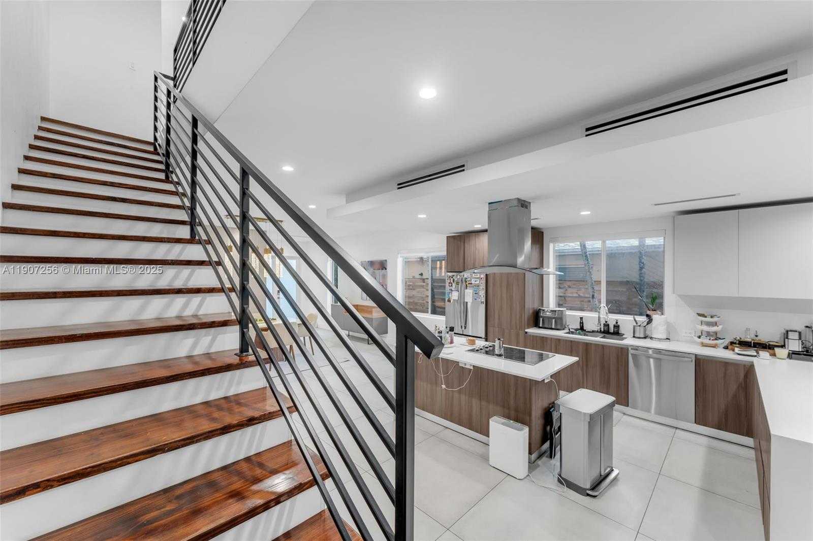 Small Image of 3048 SOUTH WEST 18TH ST #3048, Miami Number 33