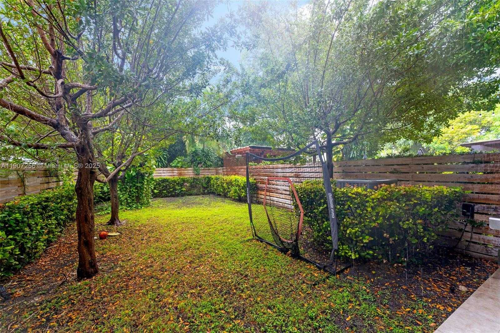 Small Image of 3048 SOUTH WEST 18TH ST #3048, Miami Number 34